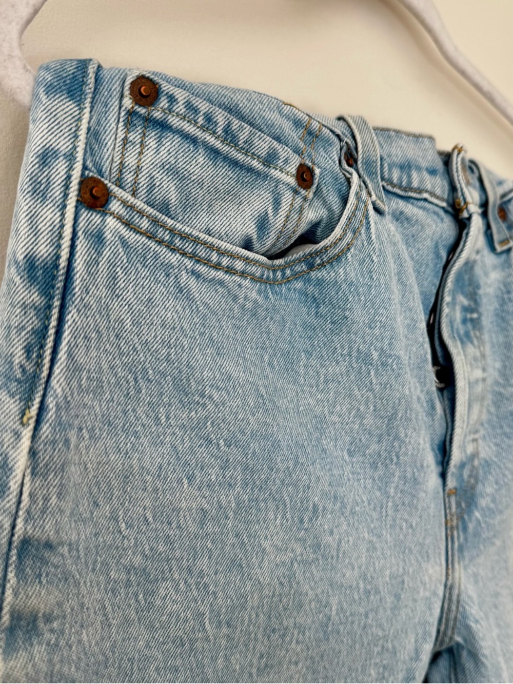 Levi’s 501 Original Cropped Jeans, Light Wash | Size 28 - Picture 3 of 8